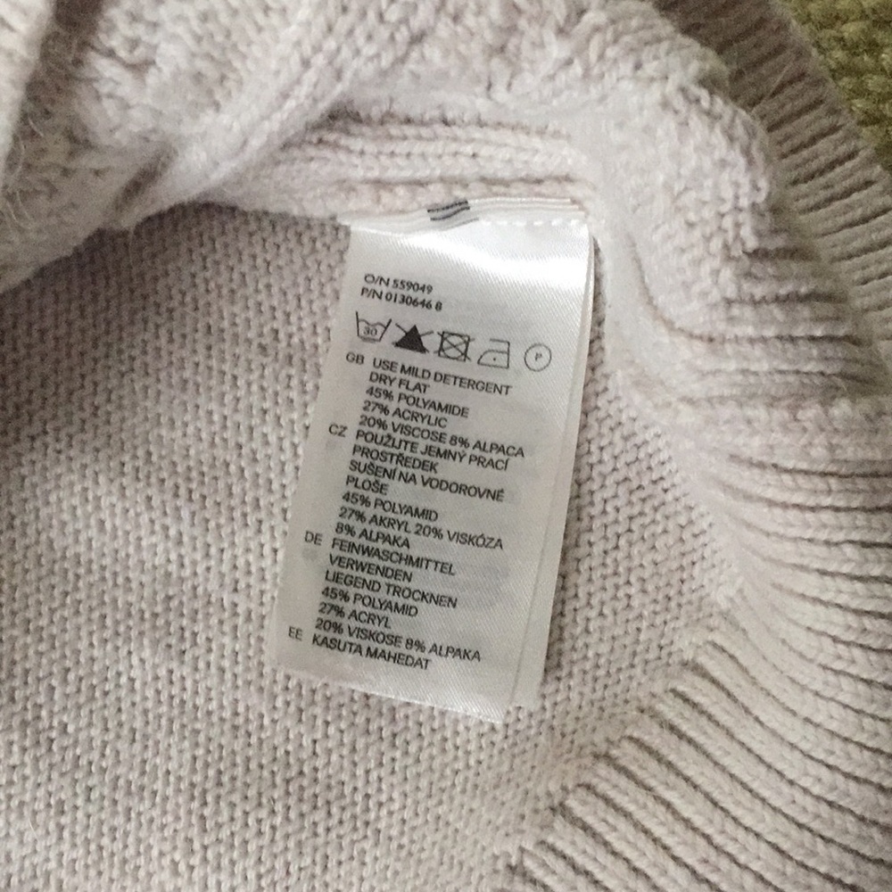 H&M Sweater - Picture 4 of 4